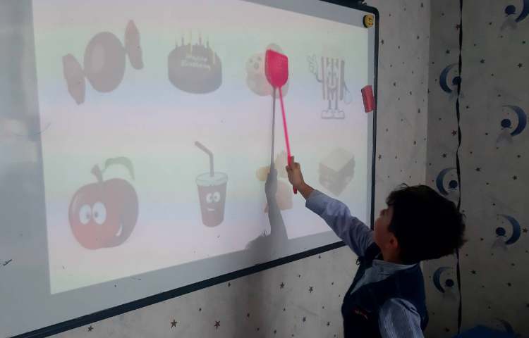 یادگیری لغات به همراه بازی در کلاس 3