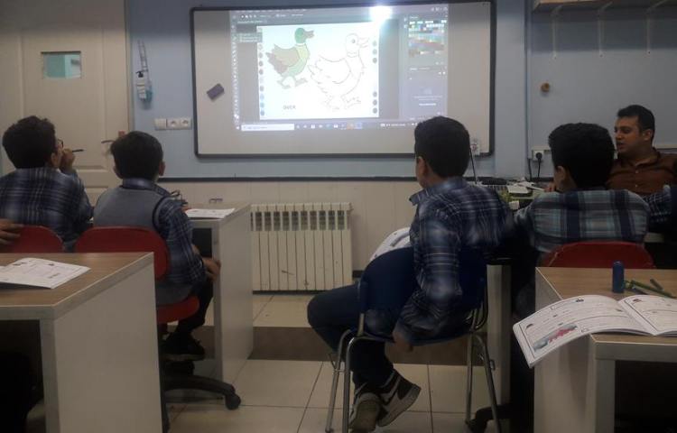 یادگیری مبحث فتو شاپ در کلاس رایانه پایه پنجم 1