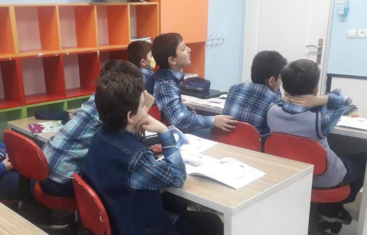 یادگیری مبحث فتو شاپ در کلاس رایانه پایه پنجم 2