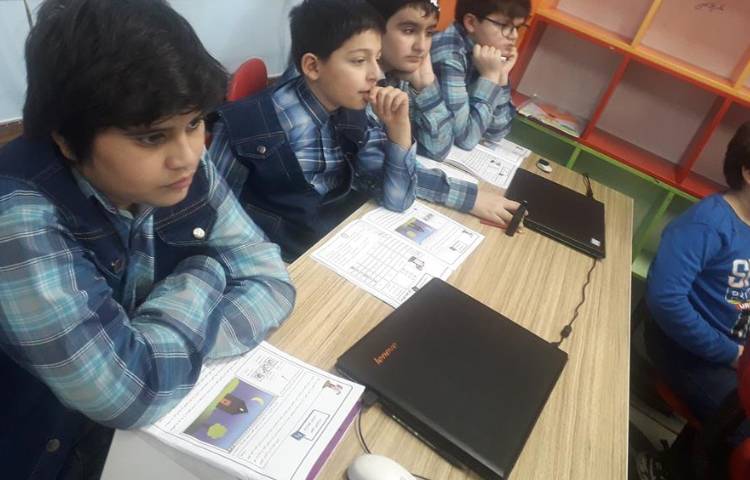 یادگیری مبحث فتو شاپ در کلاس رایانه پایه پنجم 3