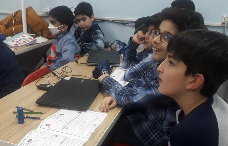 یادگیری مبحث فتو شاپ در کلاس رایانه پایه پنجم 5