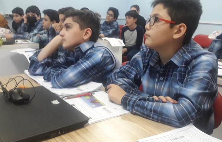 یادگیری مبحث فتو شاپ در کلاس رایانه پایه پنجم 6