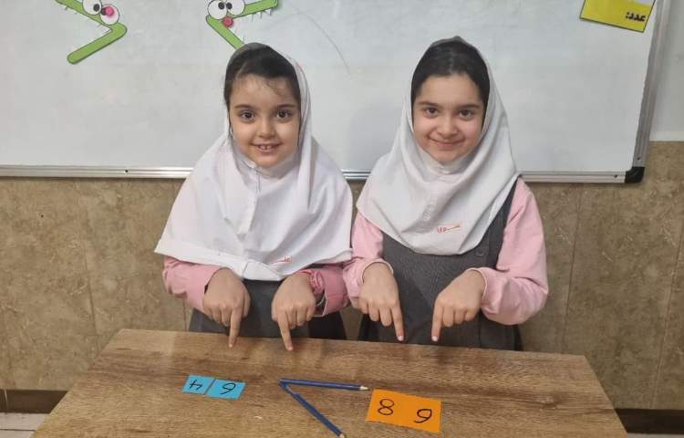 یادگیری مفهوم بیشتر و کمتر در کلاس ریاضی به زبان انگلیسی 3