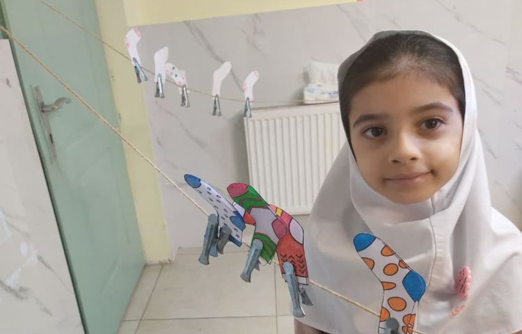 یادگیری مفهوم یکسان و متفاوت از طریق بازی هدفمند در کلاس ریاضی به زبان انگلیسی 1