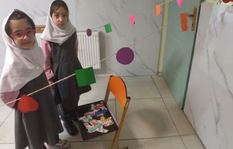 یادگیری مفهوم یکسان و متفاوت از طریق بازی هدفمند در کلاس ریاضی به زبان انگلیسی