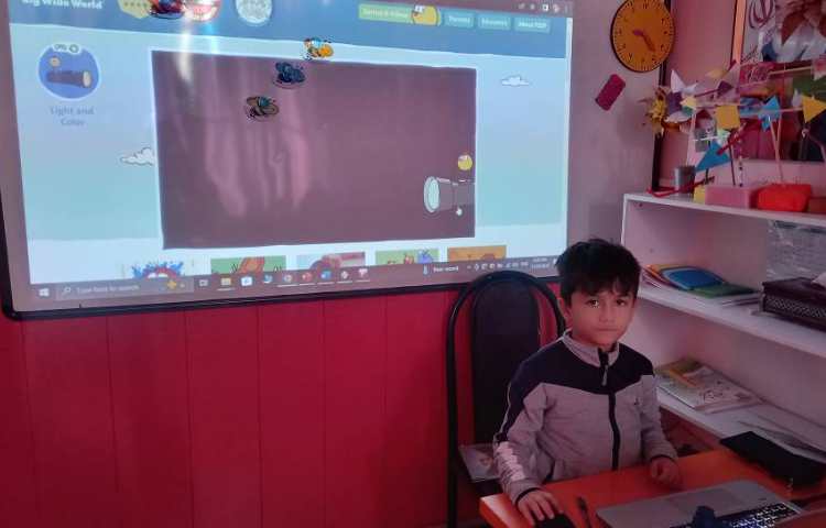 یادگیری منبع های نور انسانی و طبیعی از طریق بازی و پاور پوینت 1