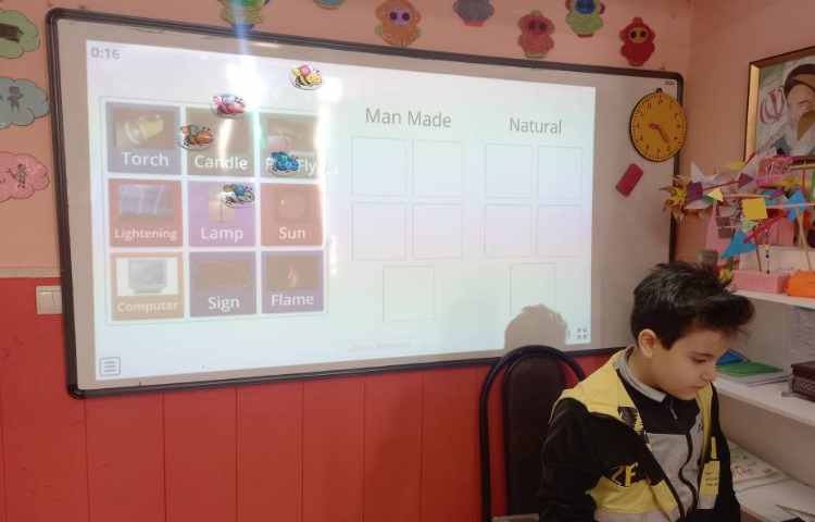 یادگیری منبع های نور انسانی و طبیعی از طریق بازی و پاور پوینت