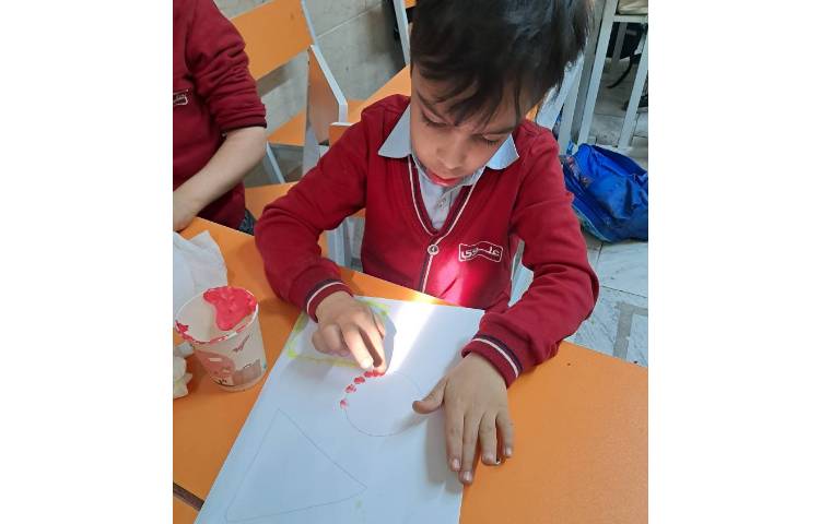 یادگیری نشانه ث و رنگ آمیزی با اثر انگشت 2