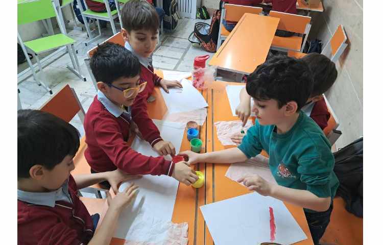 یادگیری نشانه ث و رنگ آمیزی با اثر انگشت 4