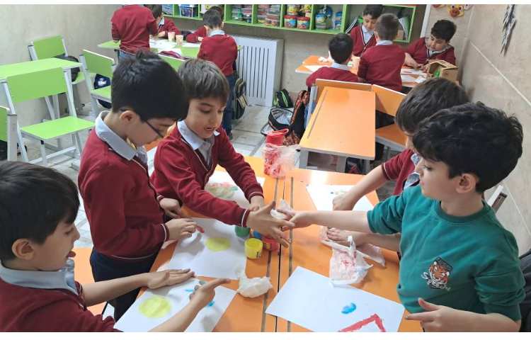 یادگیری نشانه ث و رنگ آمیزی با اثر انگشت 5