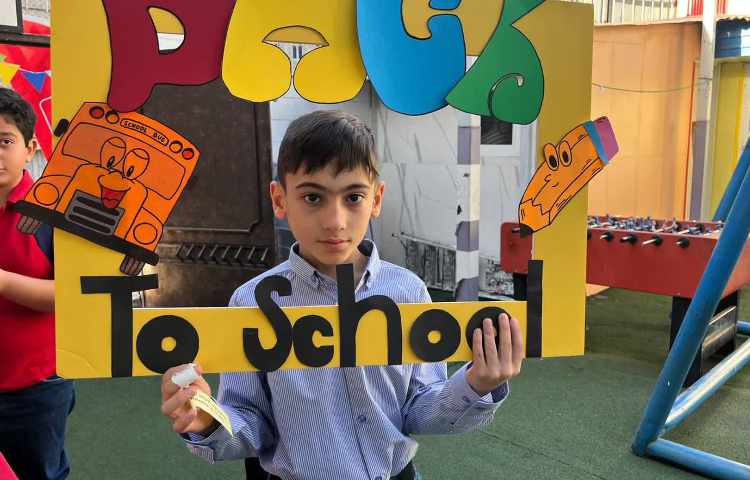 یادگیری و خوشگذرانی در اولین روز مدرسه در کلاس زبان 15