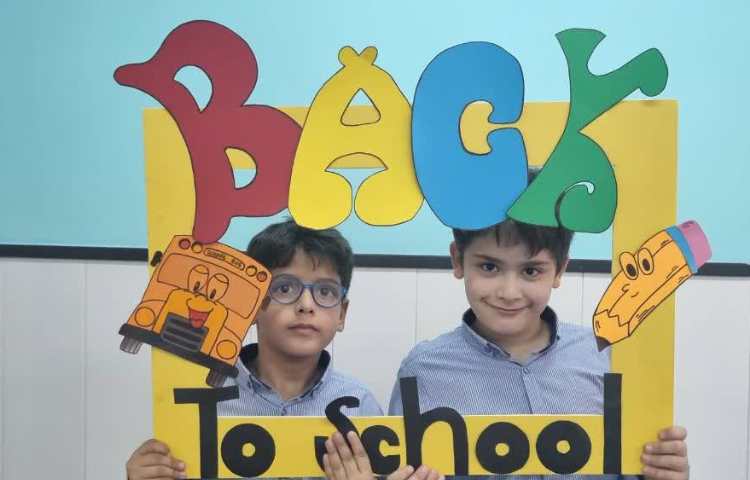 یادگیری و خوشگذرانی در اولین روز مدرسه در کلاس زبان 16