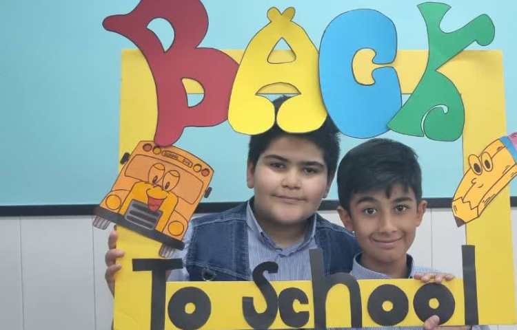 یادگیری و خوشگذرانی در اولین روز مدرسه در کلاس زبان 21