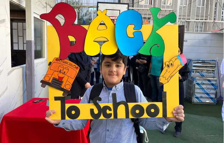 یادگیری و خوشگذرانی در اولین روز مدرسه در کلاس زبان 4