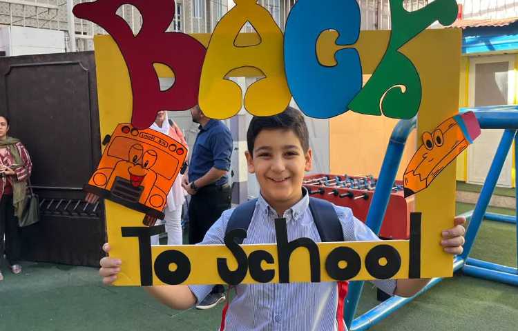 یادگیری و خوشگذرانی در اولین روز مدرسه در کلاس زبان 5