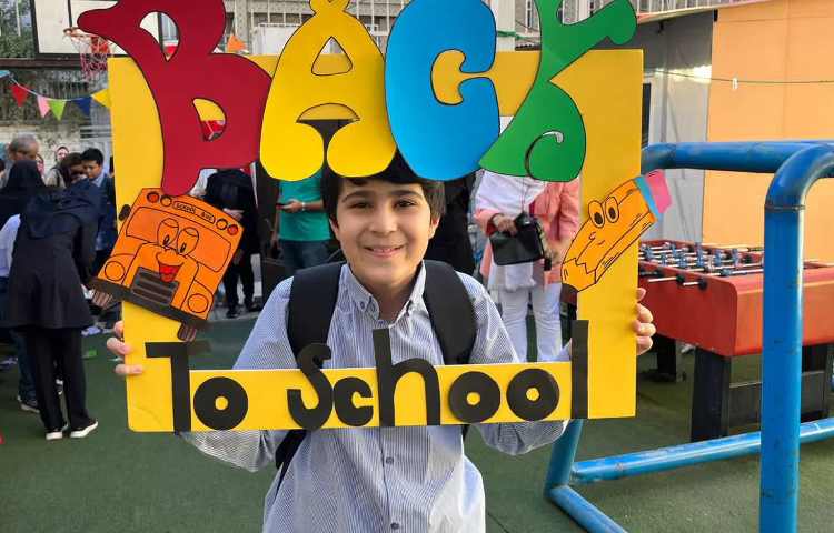 یادگیری و خوشگذرانی در اولین روز مدرسه در کلاس زبان 7