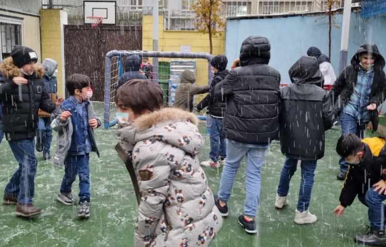 یک روز شاد برفی در دبستان دعلوی 5