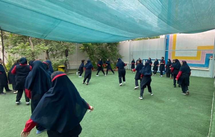 یک روز شاد در دبیرستان 4