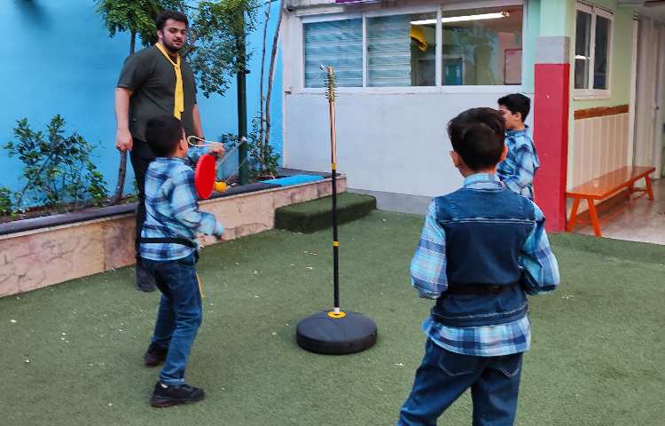 :یک روز پر از هیجان، عصرمانی پایه های اول، دوم، سوم 5