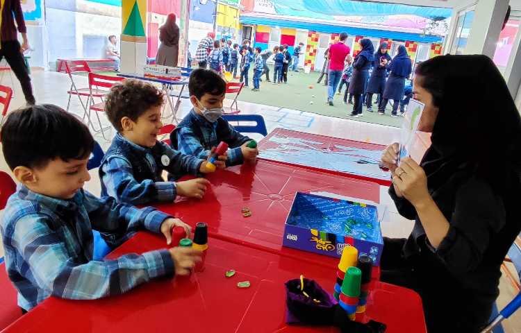 :یک روز پر از هیجان، عصرمانی پایه های اول، دوم، سوم 64