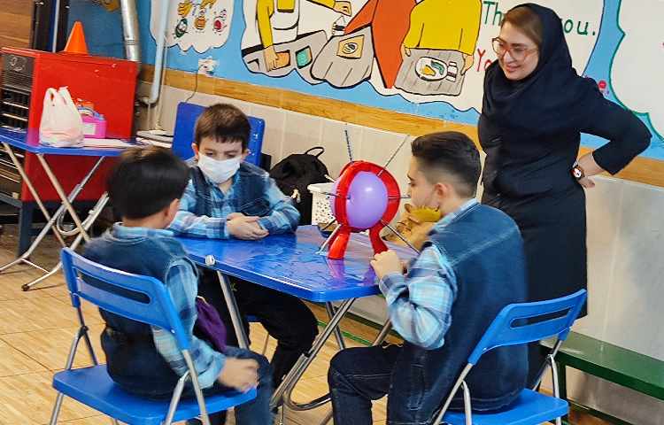 :یک روز پر از هیجان، عصرمانی پایه های اول، دوم، سوم 7