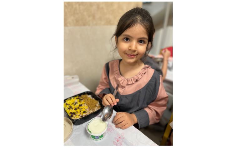یک ظهر، یک سفره، یک دنیا حال خوب 1