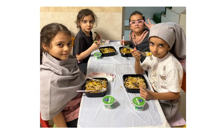یک ظهر، یک سفره، یک دنیا حال خوب 6