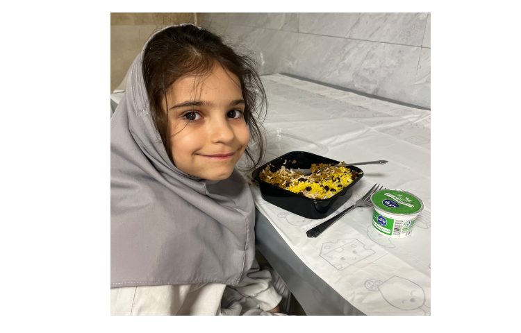 یک ظهر، یک سفره، یک دنیا حال خوب 8