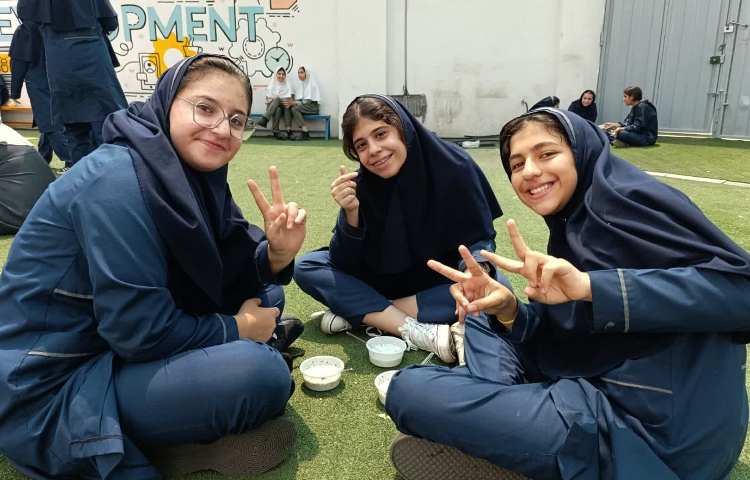 یک میان وعده سالم در روزهای تابستان در کنار یکدیگر 2