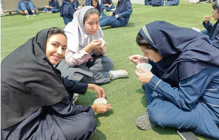 یک میان وعده سالم در روزهای تابستان در کنار یکدیگر 3