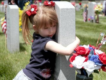 خاطرات شاد با عزیز از دست رفته را مرور کنید.