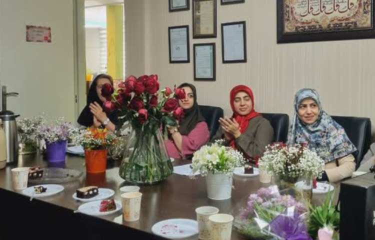 12اردیبهشت ماه روز بزرگداشت مقام معلم گرامی باد. 12