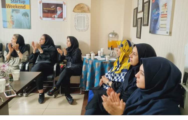 12اردیبهشت ماه روز بزرگداشت مقام معلم گرامی باد. 13