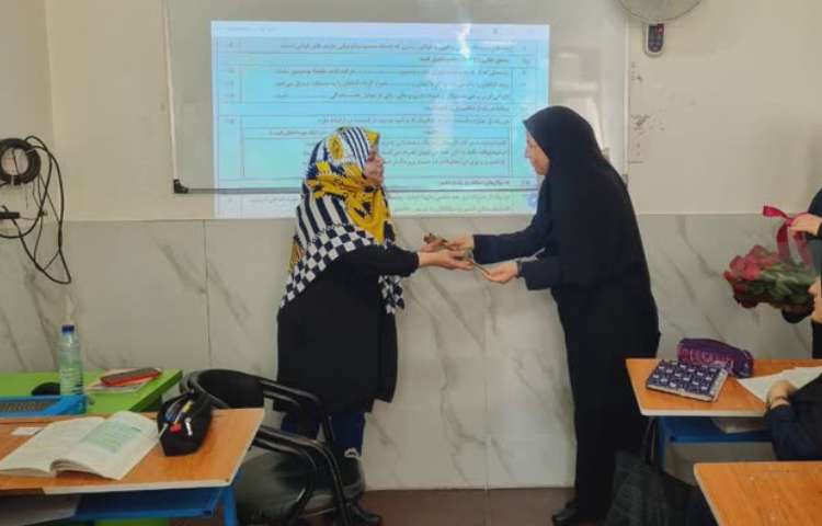 12اردیبهشت ماه روز بزرگداشت مقام معلم گرامی باد. 4