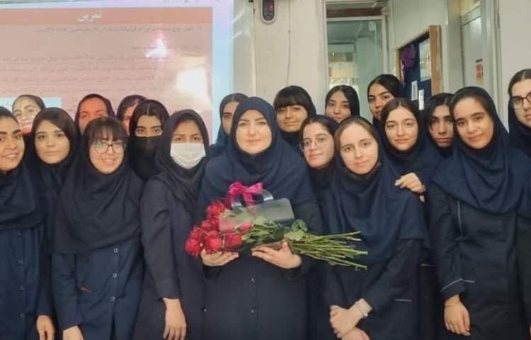 12اردیبهشت ماه روز بزرگداشت مقام معلم گرامی باد. 7