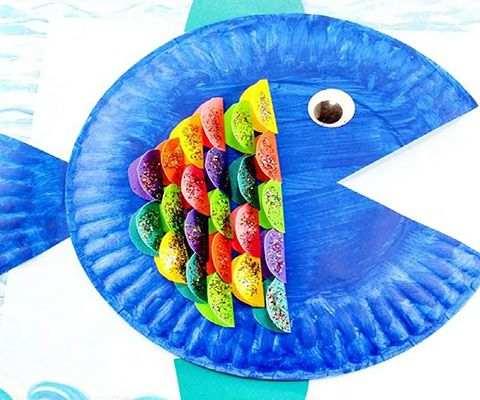 ماهی با بشقاب یک‌بارمصرف